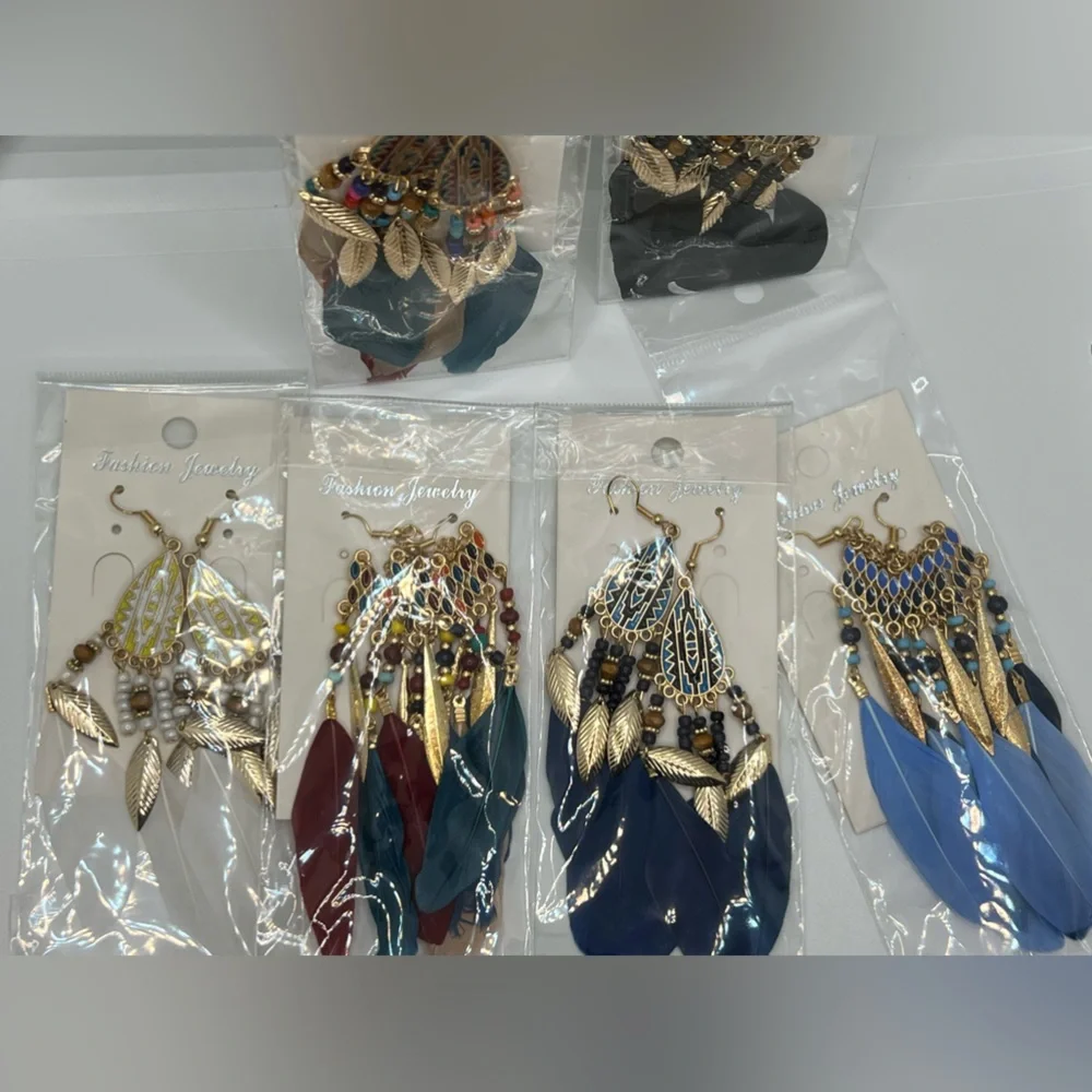 ⭐️ Beautiful Boho Earrings w/ Feather Accents ⭐️ - Picture 7 of 8